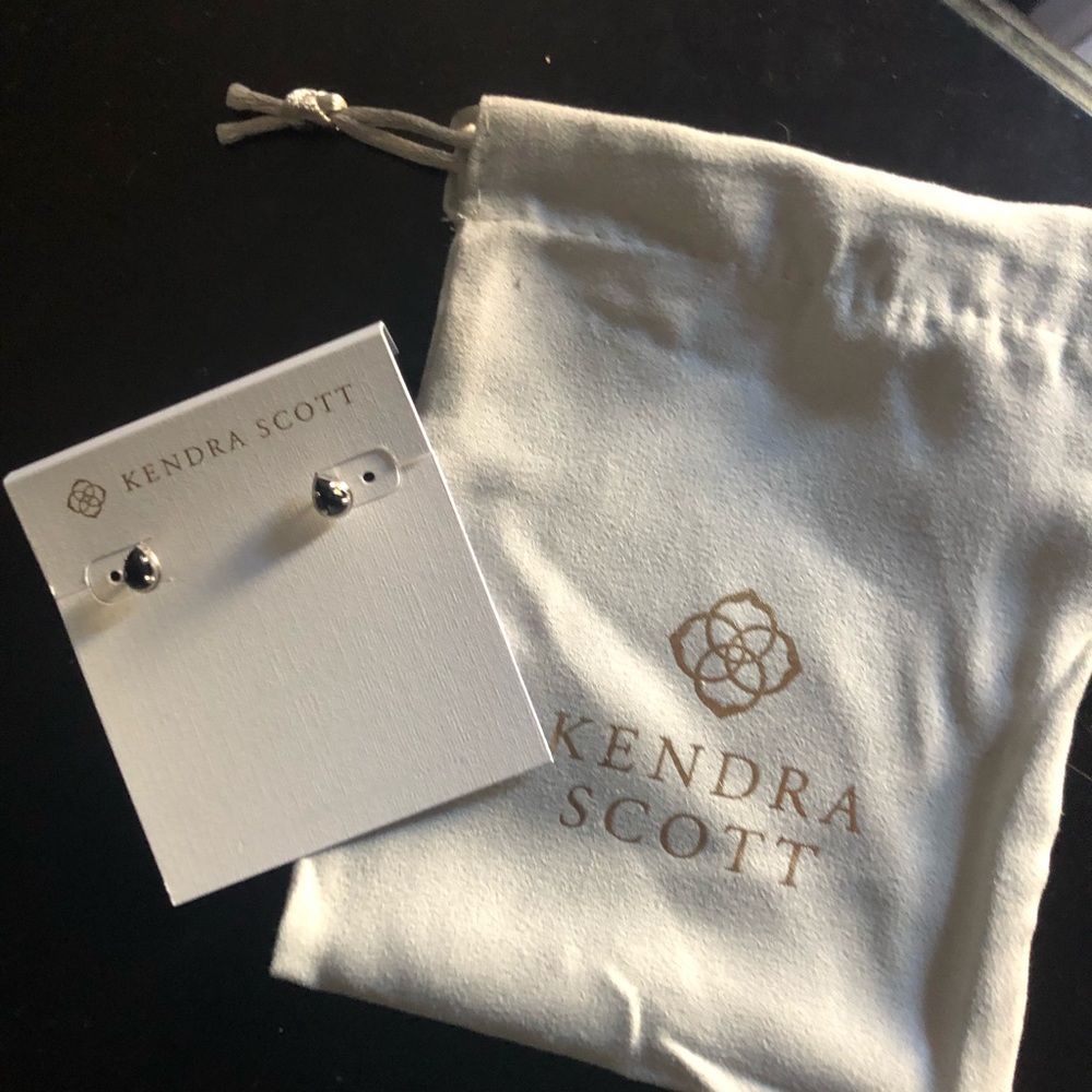 KENDRA SCOTT STUD EARRINGS